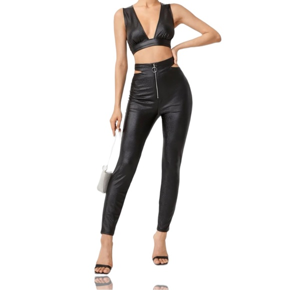 Black Faux Leather Wet Look Crop Top & Cut Out Side O Ring Zipper Pants Set - Picture 11 of 12